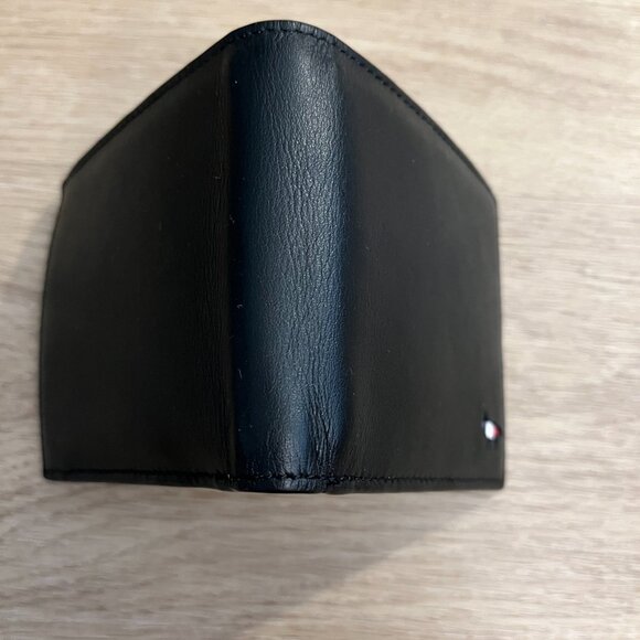 Maison Kitsune Tricolor Fox Compact Bifold Wallet Black (New) - Picture 12 of 15